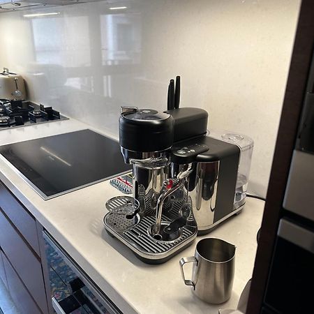 Private 1 Bed Accom With Bathroom In A 3 Bed Apartment - Melb Cbd, Regency Towers - Free Parking, Wifi And Pool Melburne Exterior foto
