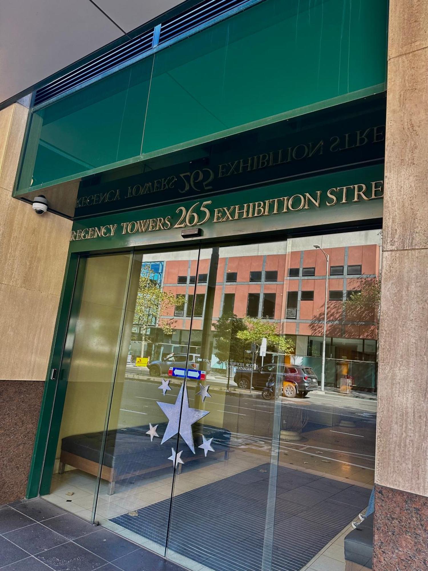 Private 1 Bed Accom With Bathroom In A 3 Bed Apartment - Melb Cbd, Regency Towers - Free Parking, Wifi And Pool Melburne Exterior foto