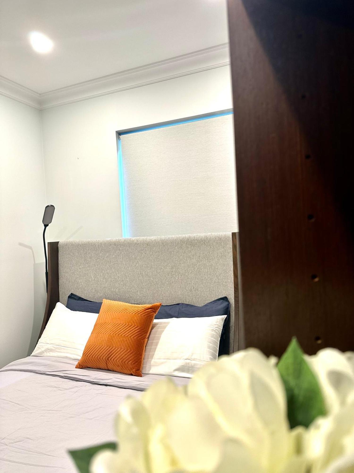 Private 1 Bed Accom With Bathroom In A 3 Bed Apartment - Melb Cbd, Regency Towers - Free Parking, Wifi And Pool Melburne Exterior foto