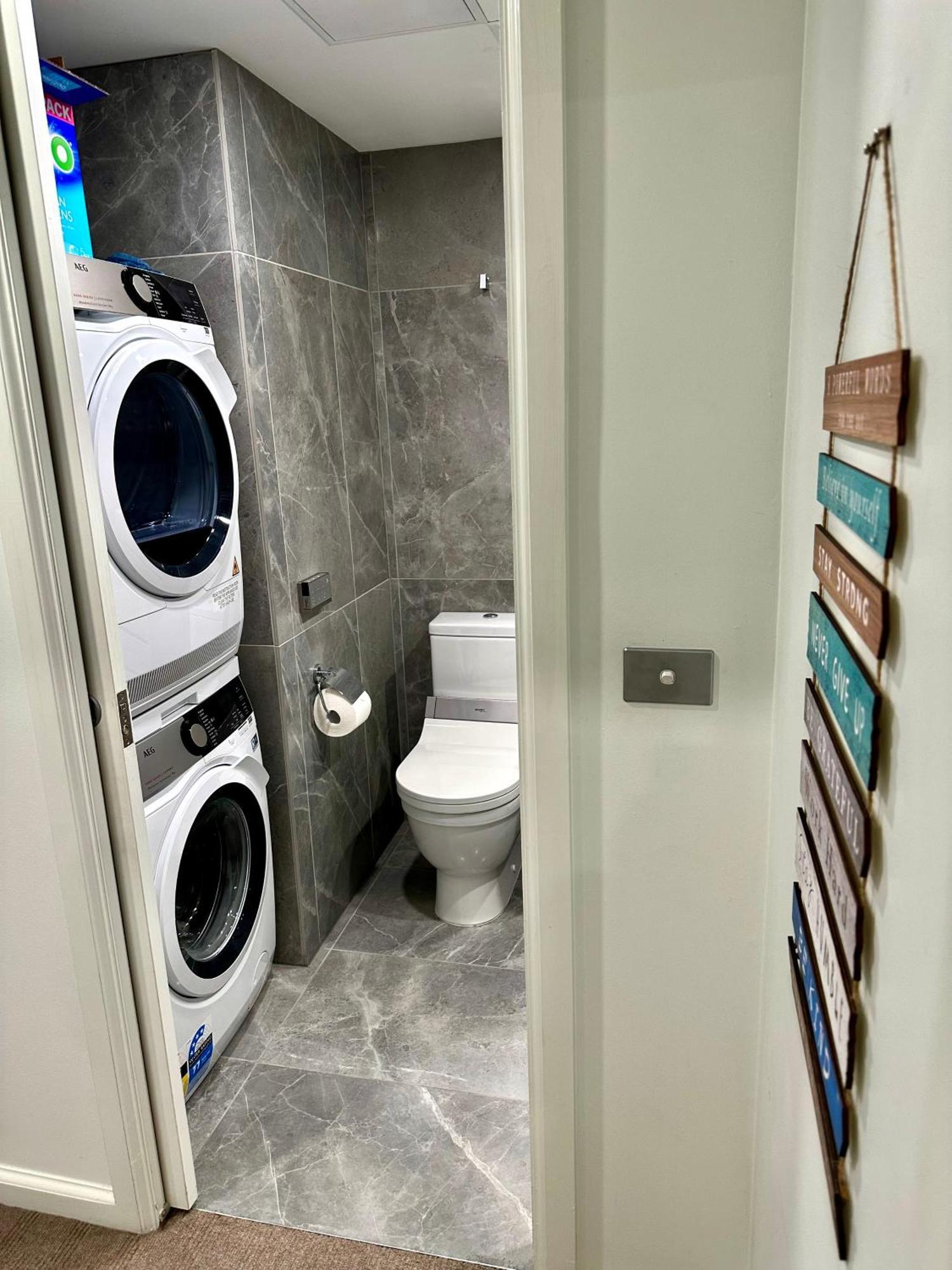 Private 1 Bed Accom With Bathroom In A 3 Bed Apartment - Melb Cbd, Regency Towers - Free Parking, Wifi And Pool Melburne Exterior foto